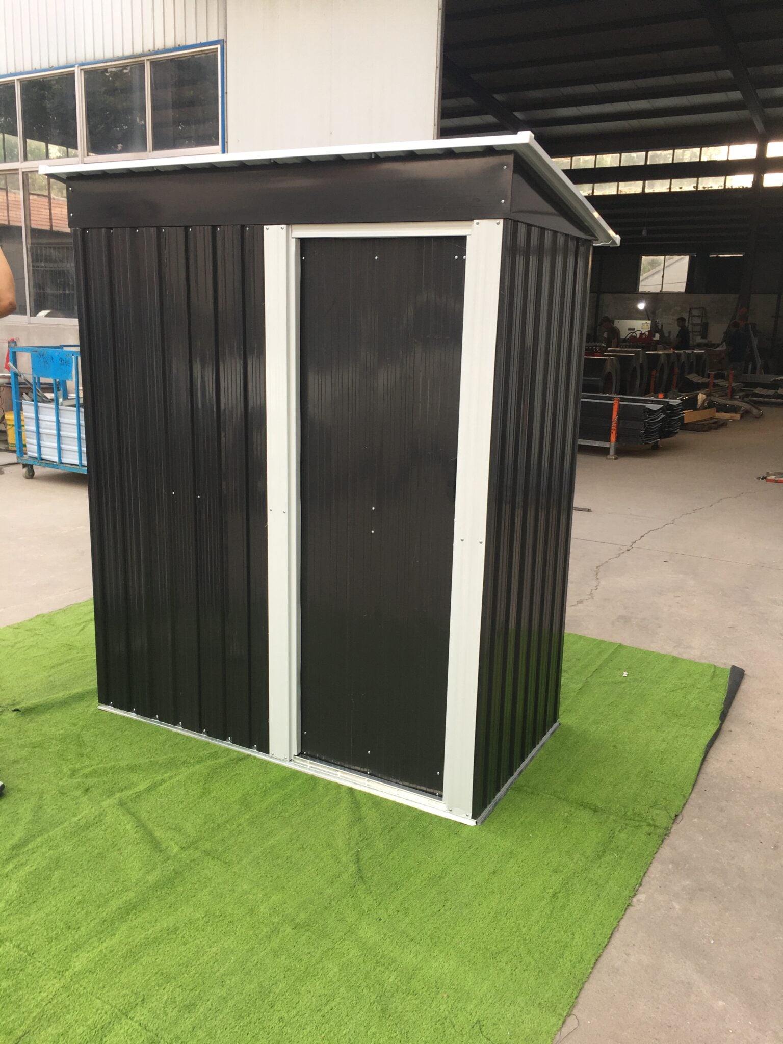 DEPOSITO METÁLICO JARDÍN NEGRO 1.38 m2