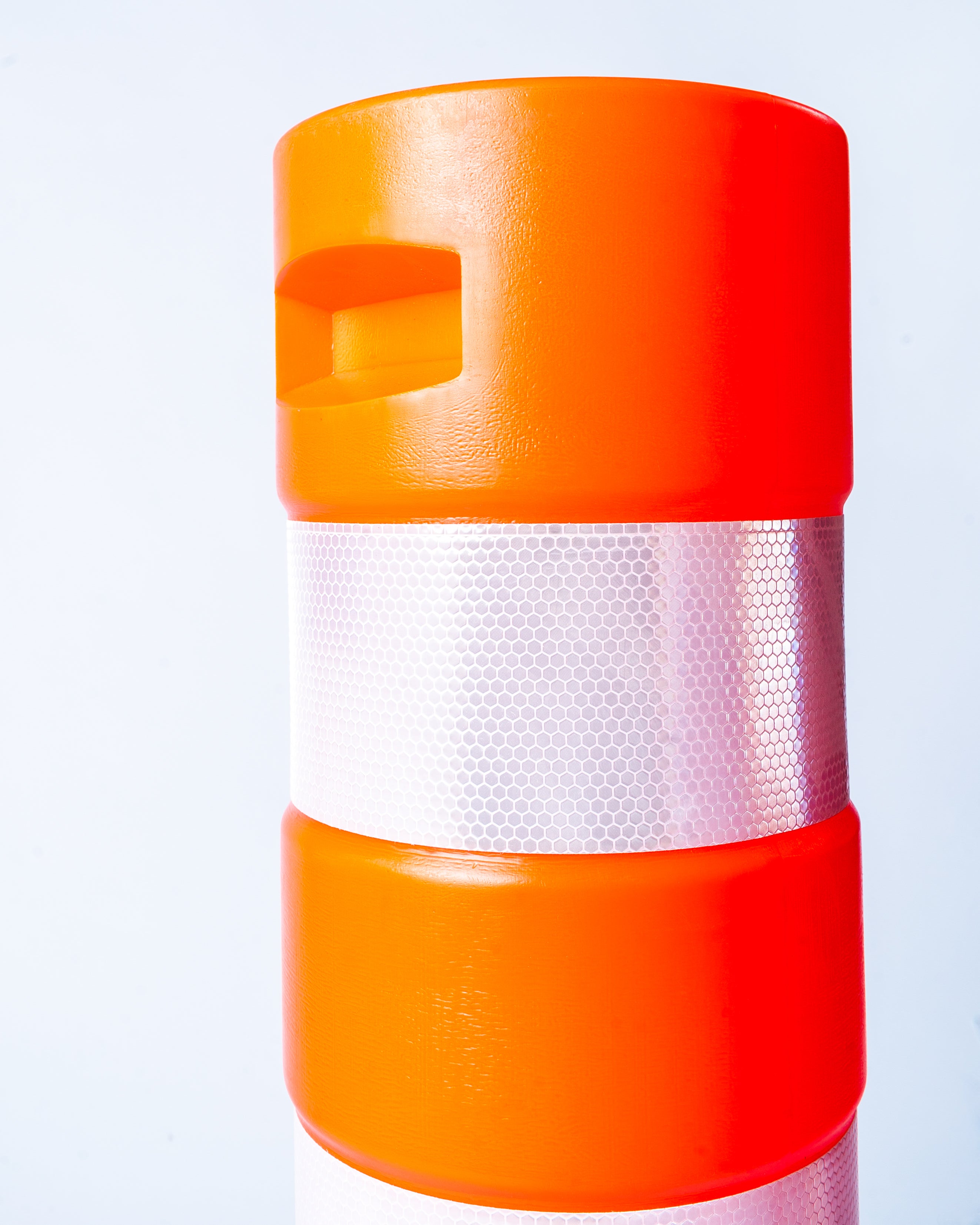 HITO DELINEADOR POSTE TUBULAR VIALIDAD PISO FLEXIBLE 83CM. 2/CINTAS NARANJO