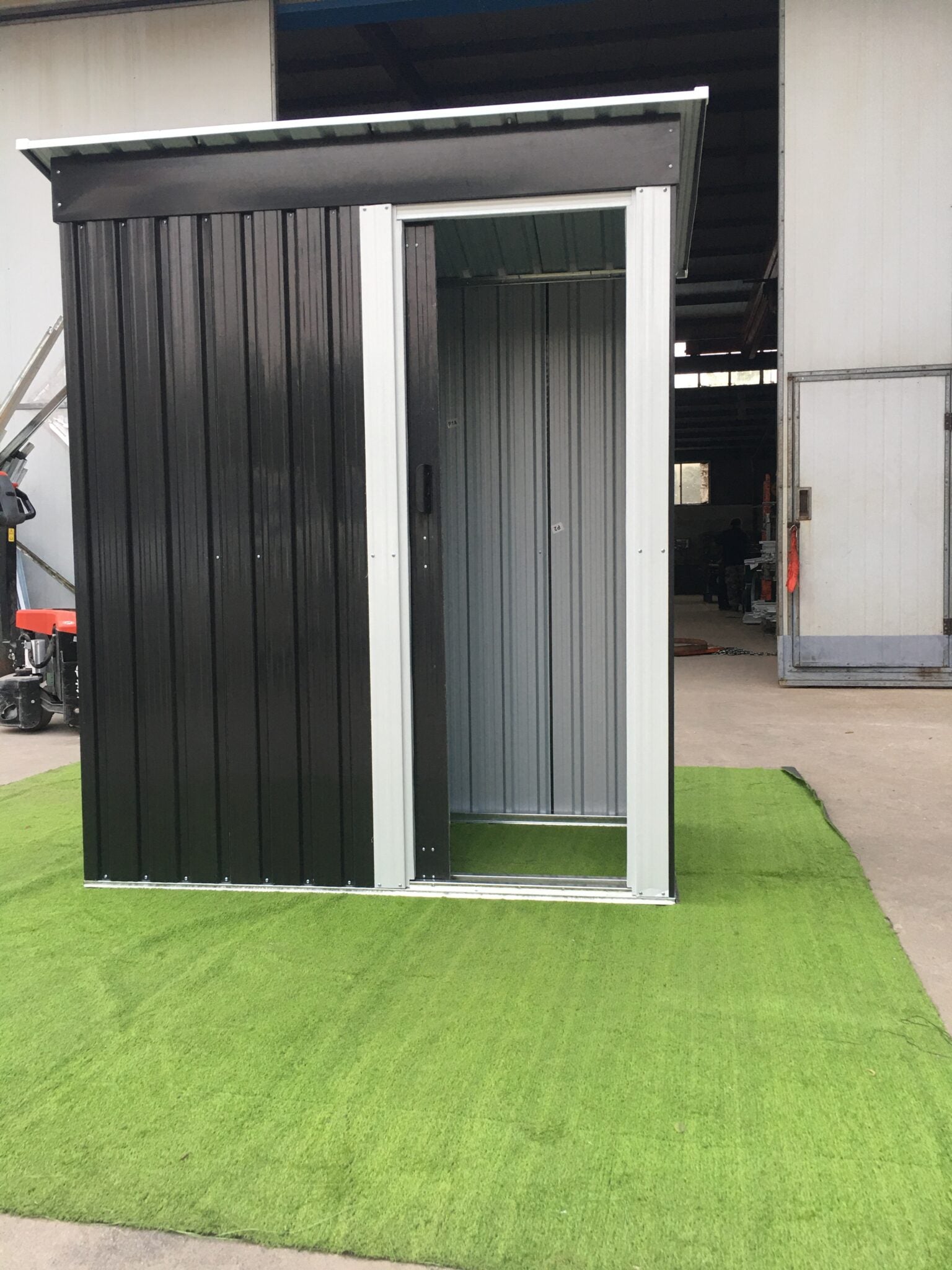 DEPOSITO METÁLICO JARDÍN NEGRO 1.38 m2