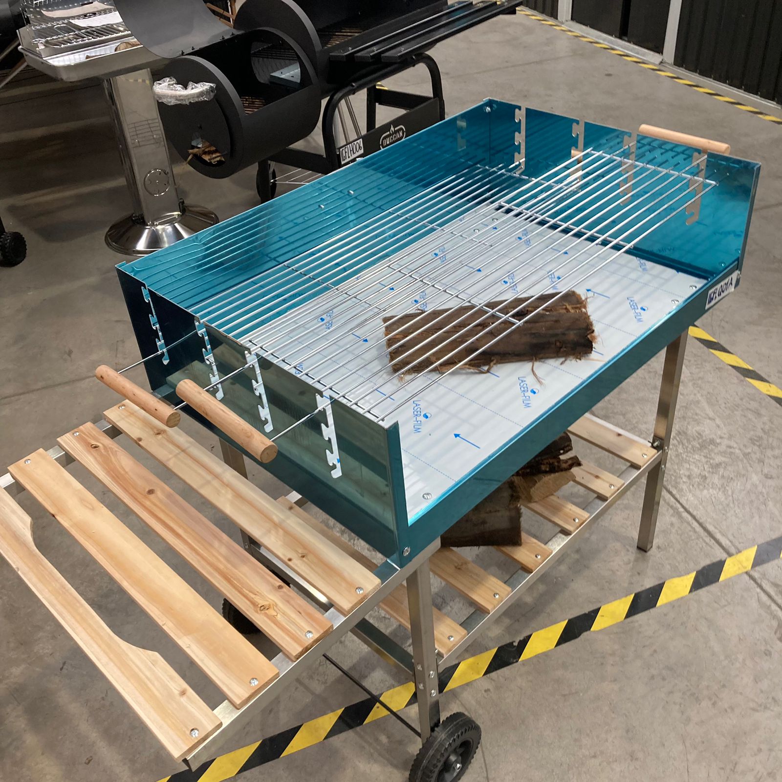 PARRILLA CARBON ACERO INOXIDABLE CON RUEDAS