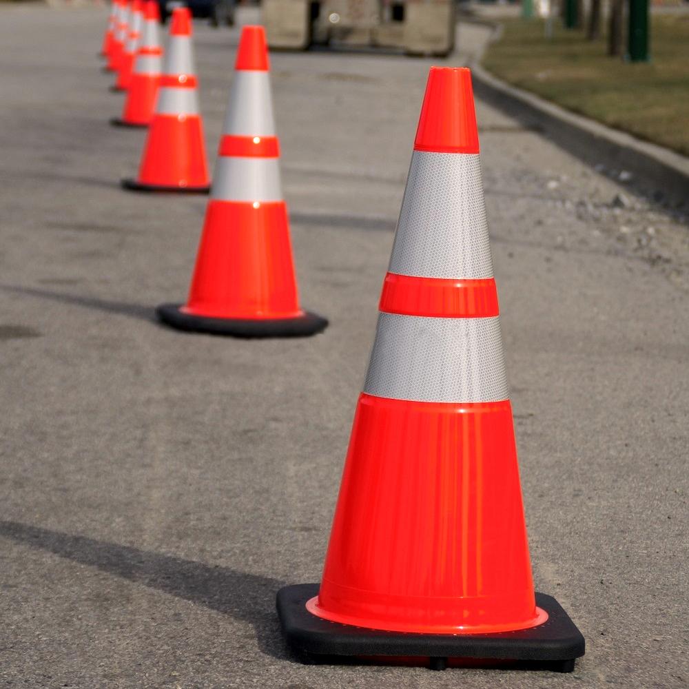 CONO PVC REFLECTIVO TRANSITO RUTA SEÑALIZACION 90 CM BASE CAUCHO